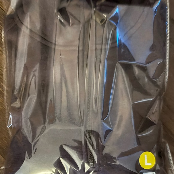 Carhartt Women’s Plum Zip-Up Sweater NWOT Sz L - Picture 4 of 4